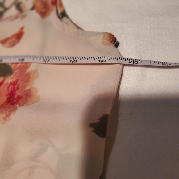 Violet & Claire Sleeveless Beige Floral Ruffled Collar‎ Sz. M Blouse Tunic - Picture 8 of 11